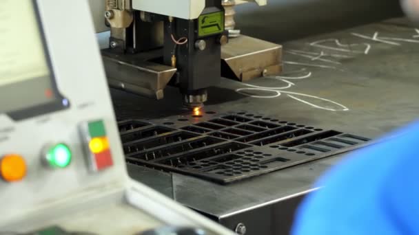 Metal Cutting Close High Precision Cutting Machine Metal Part Modern — Vídeo de Stock