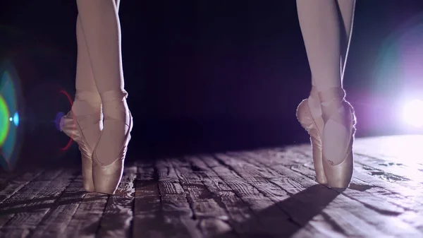 Close Rays Spotlight Stage Old Theater Hall Ballerinas Standing Toes — Stockfoto