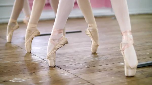 Ballet Hall Young Ballerinas Perform Pas Echappe Pointe Shoes Goes — ストック写真