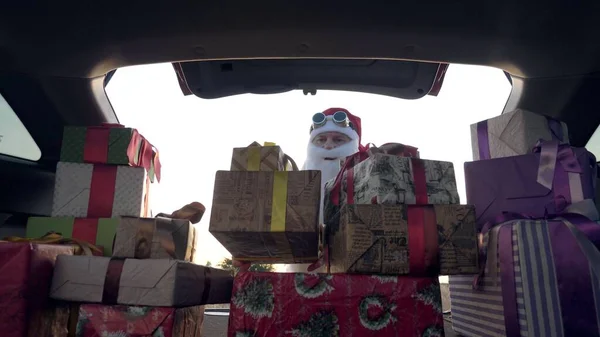 Санта Клаус Доставляє Подарунки Подарунки Санти Служба Доставки Завантажує Коробки — стокове фото