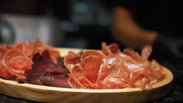 Aperitivo Carne Processo Serviço Alimentos Presunto Prosciutto Jamon Cortado Fatiador — Vídeo de Stock