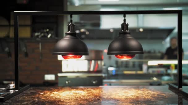 Disk För Varma Måltider Öppet Kök Restaurang Processen För Matlagning — Stockvideo