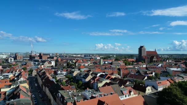 Calma Vista Aérea Pedestal Vuelo Abajo Dron Wismar Alemania Día — Vídeos de Stock