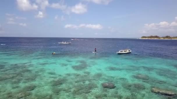 Volare Avanti Drone Gili Spiaggia Bali Indonesia Soleggiata Giornata Estiva — Video Stock