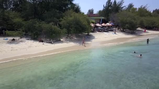 Latać Tyłu Drone Gili Plaży Bali Indonezji Słoneczny Letni Dzień — Wideo stockowe