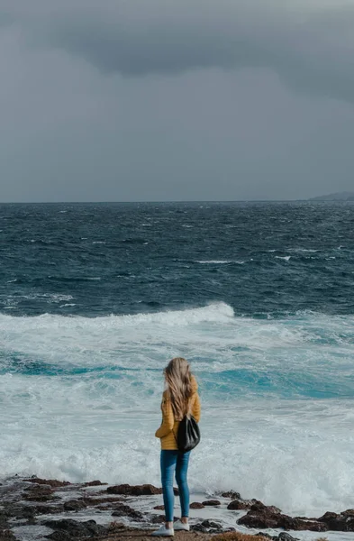 Blonde Woman Yellow Jacket Looking Fierce Ocean — Stock Photo, Image