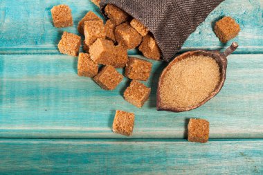 Küp ve Toplu Şeker; Şeker Çubuğu Bitkisinden türetilmiştir.