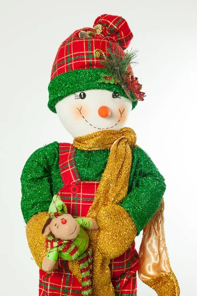 圣诞装饰 身穿圣诞服装的雪人 — 图库照片