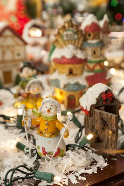 Weihnachtsdekoration Schöne Miniaturvilla Mit Hintergrund Und Weihnachtsdekoration — Stockfoto