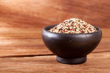 Chenopodium Quinoa - Gerçek kinoa tohumu karışımı: Beyaz, kırmızı ve siyah kinoa