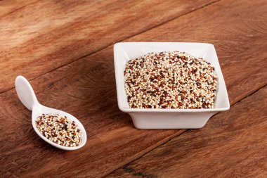Chenopodium Quinoa - Gerçek kinoa tohumu karışımı: Beyaz, kırmızı ve siyah kinoa