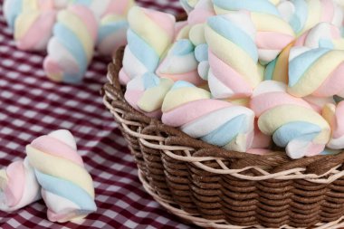 Çok renkli marşmelovlar Lezzetli, Renkli ve Yumuşak Şekerlemeler.