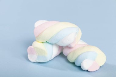 Çok renkli marşmelovlar Lezzetli, Renkli ve Yumuşak Şekerlemeler.