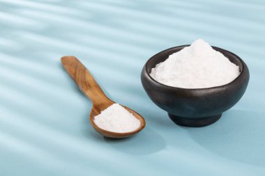 Kabartma Soda ile Bowl; Fotoğraf Mavi Arkaplan