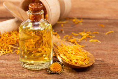 Calendula Officinalis - Calendula Petrol Şişesi İçinde