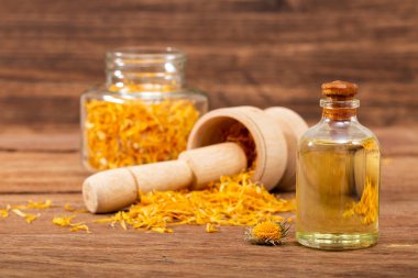 Calendula Officinalis - Calendula Petrol Şişesi İçinde