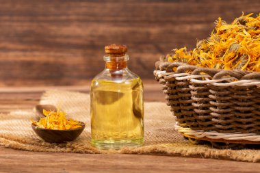 Calendula Officinalis - Calendula Petrol Şişesi İçinde