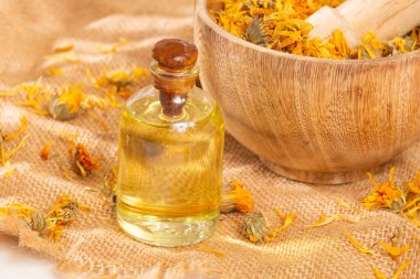 Calendula Officinalis - Calendula Petrol Şişesi İçinde