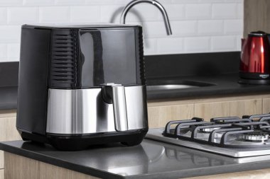 Küçük Mutfak Aletleri - Hot Air Fryer; Fotoğraf: Mutfakta