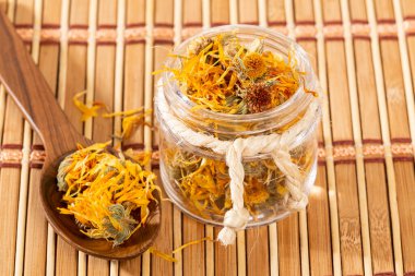 Caelndula officinalis Hierba Astercea - Kurumuş takvim çiçekleri