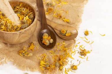 Caelndula officinalis Hierba Astercea - Kurumuş takvim çiçekleri