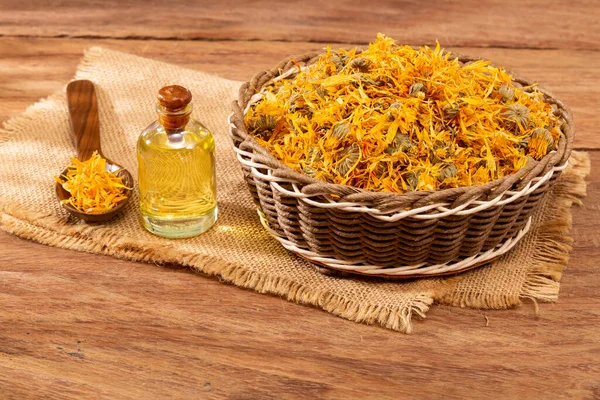 Calendula Officinalis - Calendula Petrol Şişesi İçinde