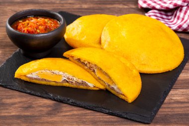 Yağda Egg Arepa - Kolombiya Karayip Bölgesinin Tipik Yemeği