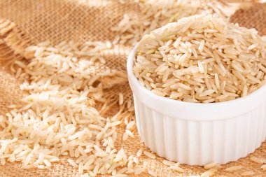 Organik Çiğ Kahverengi Pirinç - Yiyecek İçin Temel Gevrek