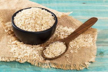 Organik Çiğ Kahverengi Pirinç - Yiyecek İçin Temel Gevrek