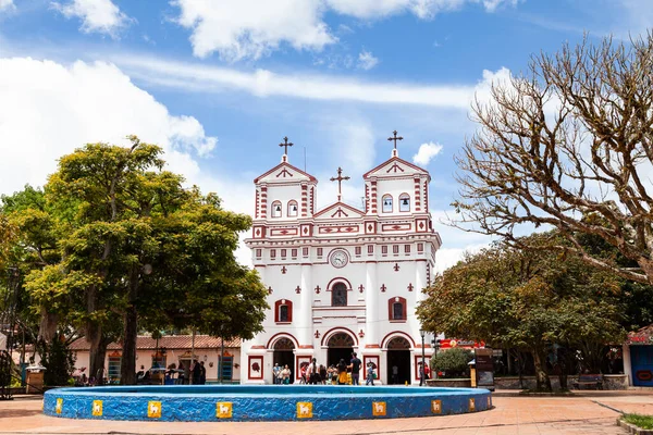 Guatape Antiokvia Kolumbie Června2022 Naše Fasáda Katolické Církve Carmen — Stock fotografie