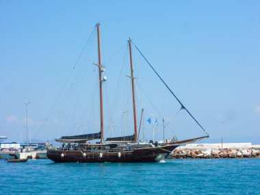 Rafina 'nın limanında geleneksel ahşap gemi gövdesi..
