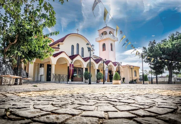Vnější Pohled Ortodoxní Křesťanský Kostel Analipseos Sotiros Městě Rafina Řecku — Stock fotografie