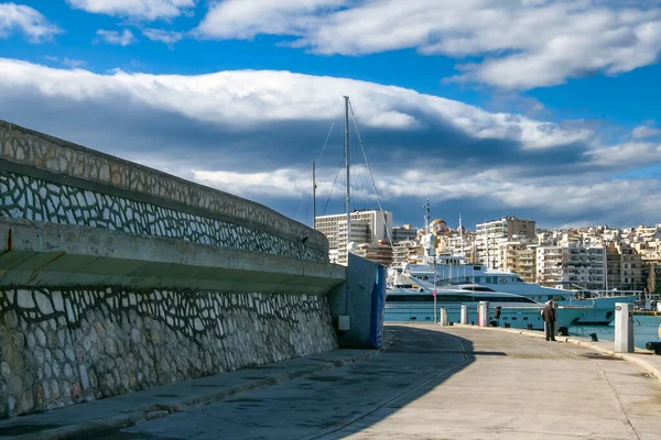 Yunanistan Pire Kentindeki Marina Zeas Limanının Manzarası — Stok fotoğraf