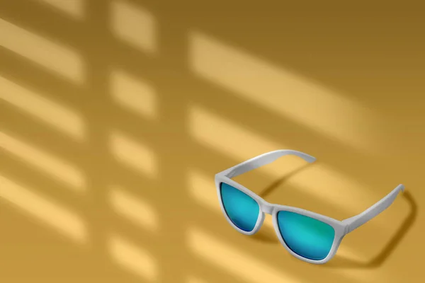 Niebieskie Okulary Przeciwsłoneczne Ciemnożółtym Tle Cień Okna Przestrzeń Kopiowania Studio — Zdjęcie stockowe