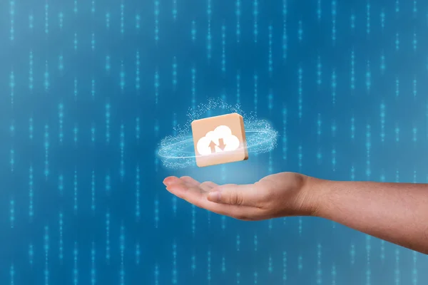 Vrouw Hand Tonen Icoon Cloud Computing Met Blauwe Achtergrond Kopieer — Stockfoto