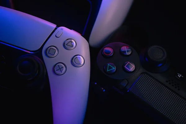 Sony Playstation Następna Generacja Konsoli Kontroler Dwuzmysłowy Tylko Dla Graczy — Zdjęcie stockowe