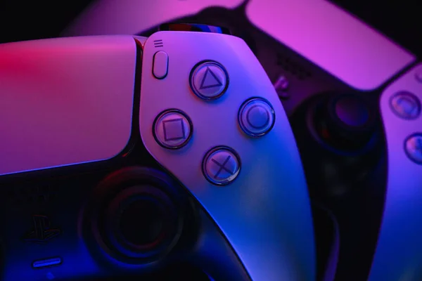 Sony Playstation Następna Generacja Konsoli Kontroler Dwuzmysłowy Tylko Dla Graczy — Zdjęcie stockowe