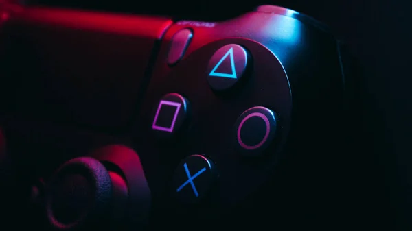 Playstation Gamepad Sfondo Nero Con Luci Colori Sony Ps4 Dualshock — Foto Stock