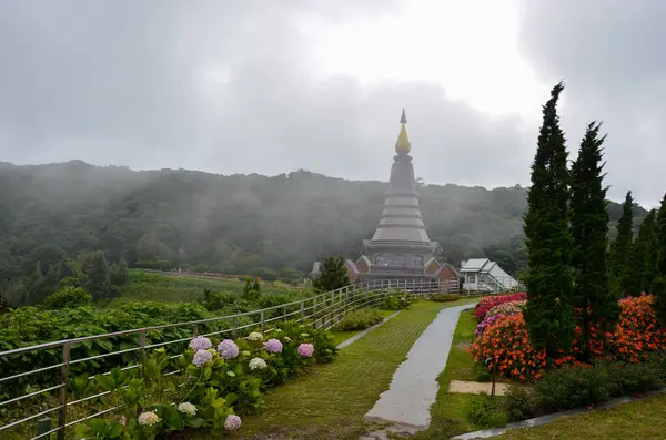 Una Vista Dei Templi Del Cielo Thailandia Doi Inthanon Parco — Foto Stock