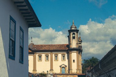 Şehirdeki eski kilise Ouro Preto