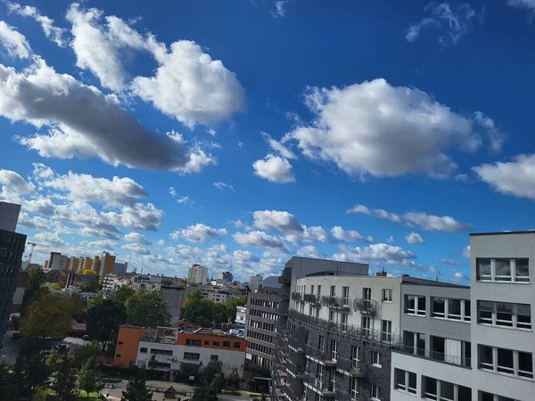 Stad Een Mooie Heldere Ochtend — Stockfoto