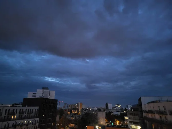 Karanlık Bir Gün Ama Biraz Güneş Işığı Var Berlin Tam — Stok fotoğraf
