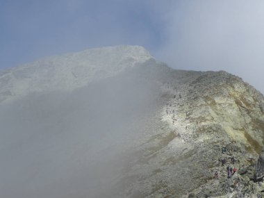 30 Ağustos 2022 'de Slovakya' nın yüksek Tatras kentinde Krivan Tepesine yürüyüş