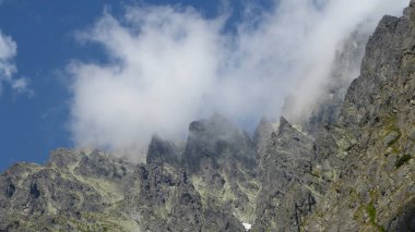 22 Ağustos 2020 'de Slovakya' nın High Tatras kentinde Teryho Chata (Terry 'nin Kulübesi) ve Sedielko (Buz Geçidi) dağlarına yürüyüş