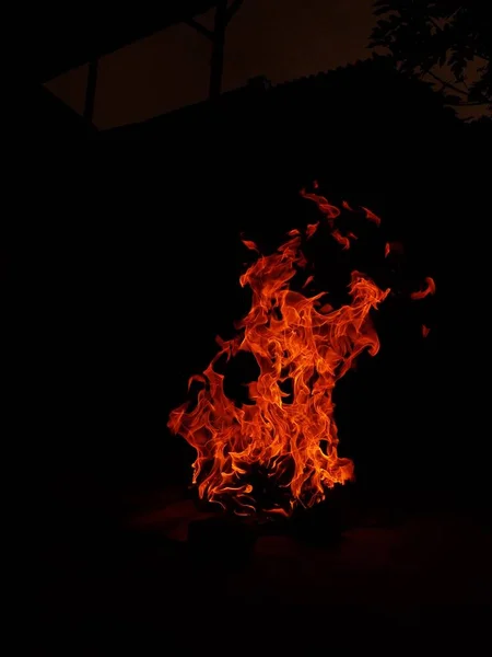 Огонь Темном Фоне — стоковое фото