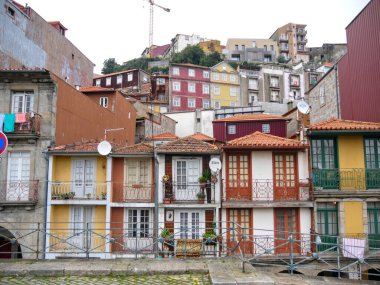 Porto, Portekiz 'in mimarisi ve caddeleri, çeşitli cazibeleri olan renkli şehirler..