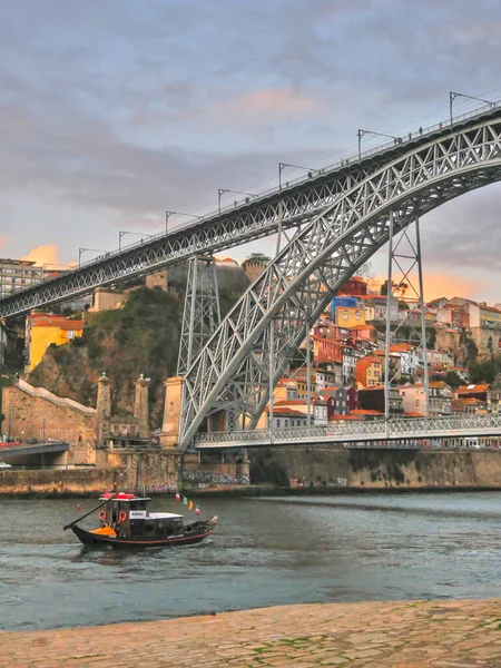 ポルト ポルトガル 様々な観光スポットとカラフルな都市の建築や通り ルイス橋 — ストック写真