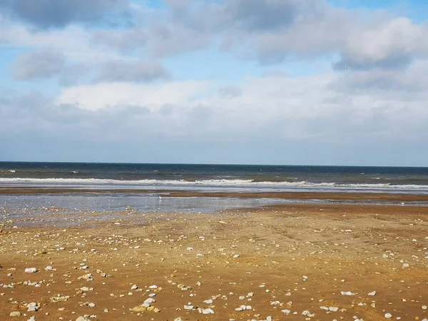 Normandiya Deniz Kenarında Yürümek — Stok fotoğraf