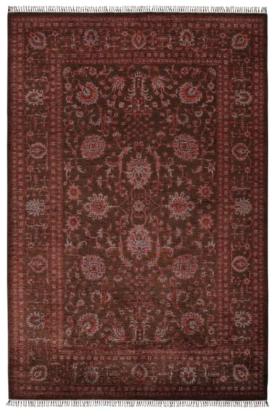 Arka planda el yapımı Afgan halısı var.