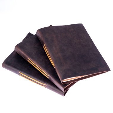 El yapımı deri kaplı defter.